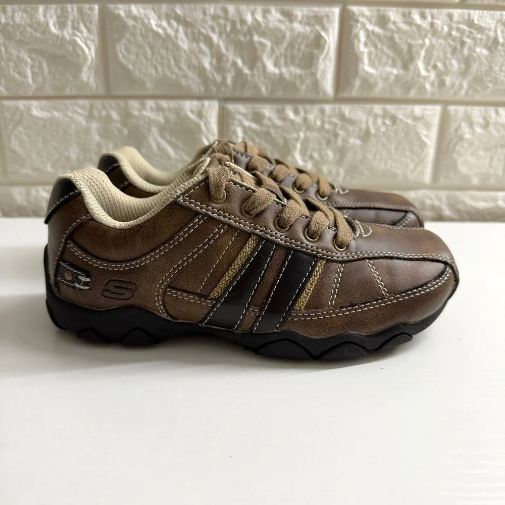 Skechers Sneakers Kids Size 1 Brown Excellent Lace Up Casual Sporty Shoes